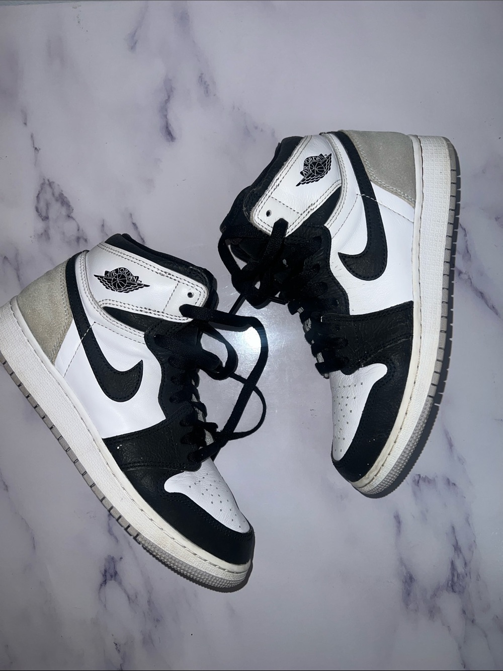 Women’s 2022 Air Jordan Retro 1  OG 'Stage Haze' Mid Black/White/ 2022 7.5W
'